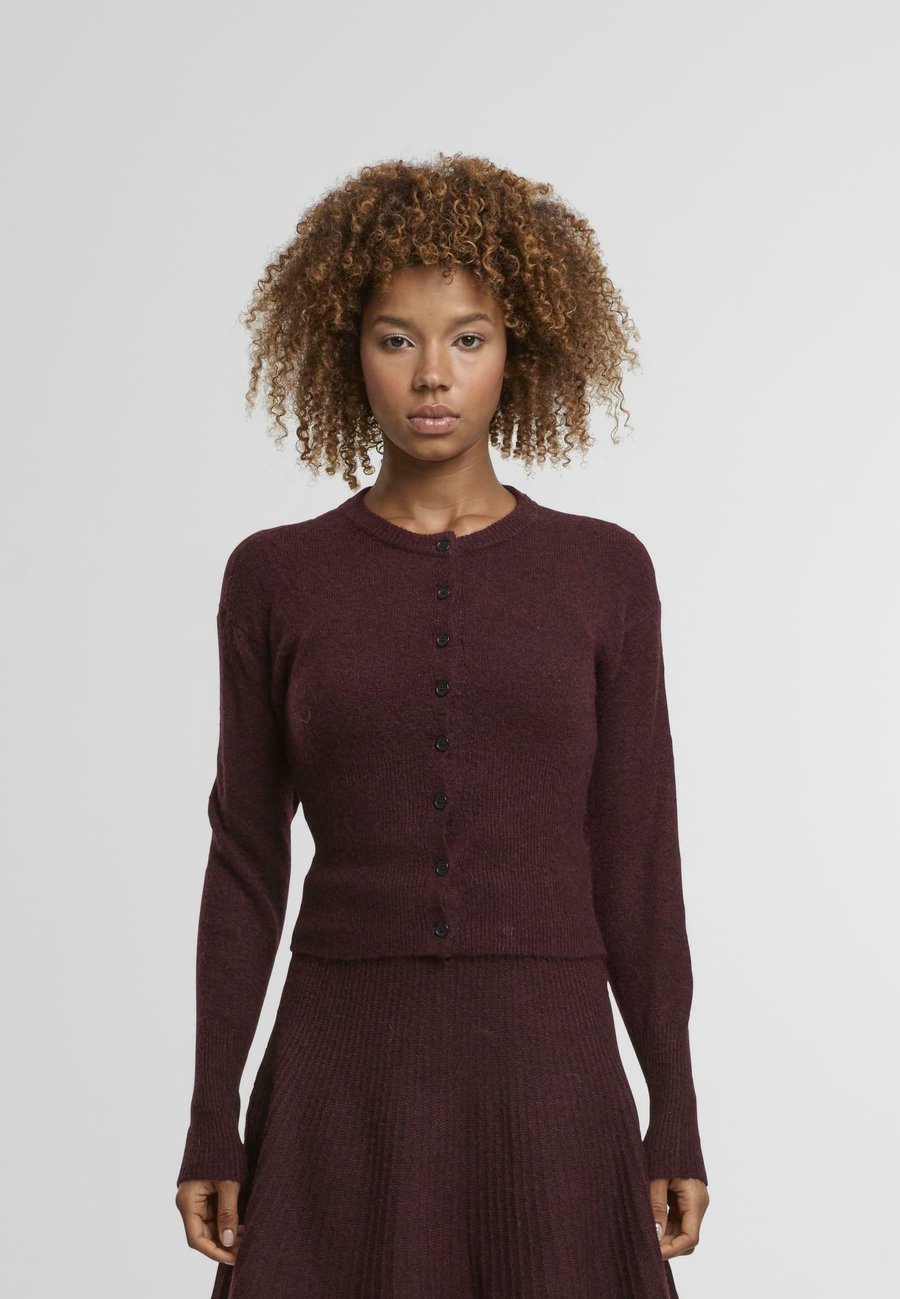 Кардиган Noisy May Cardigan, Windsor Wine/Bordeaux
Кардиган Noisy May Cardigan, Windsor Wine/Bordeaux