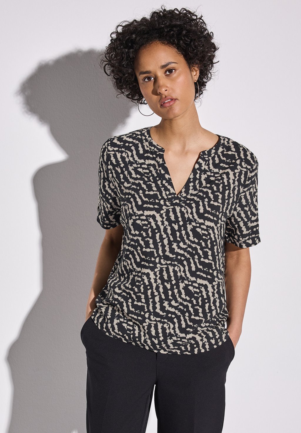 Блуза BEDRUCKTE Street One, черный
Блуза BEDRUCKTE Street One, черный