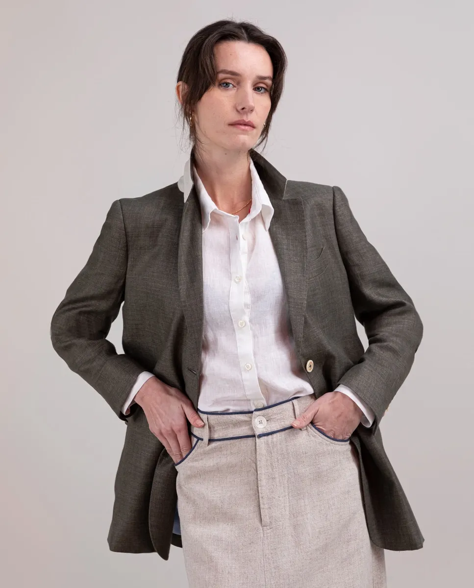 Приталенный женский блейзер из гладкого льна El Ganso, зеленый
Приталенный женский блейзер из гладкого льна El Ganso, зеленый