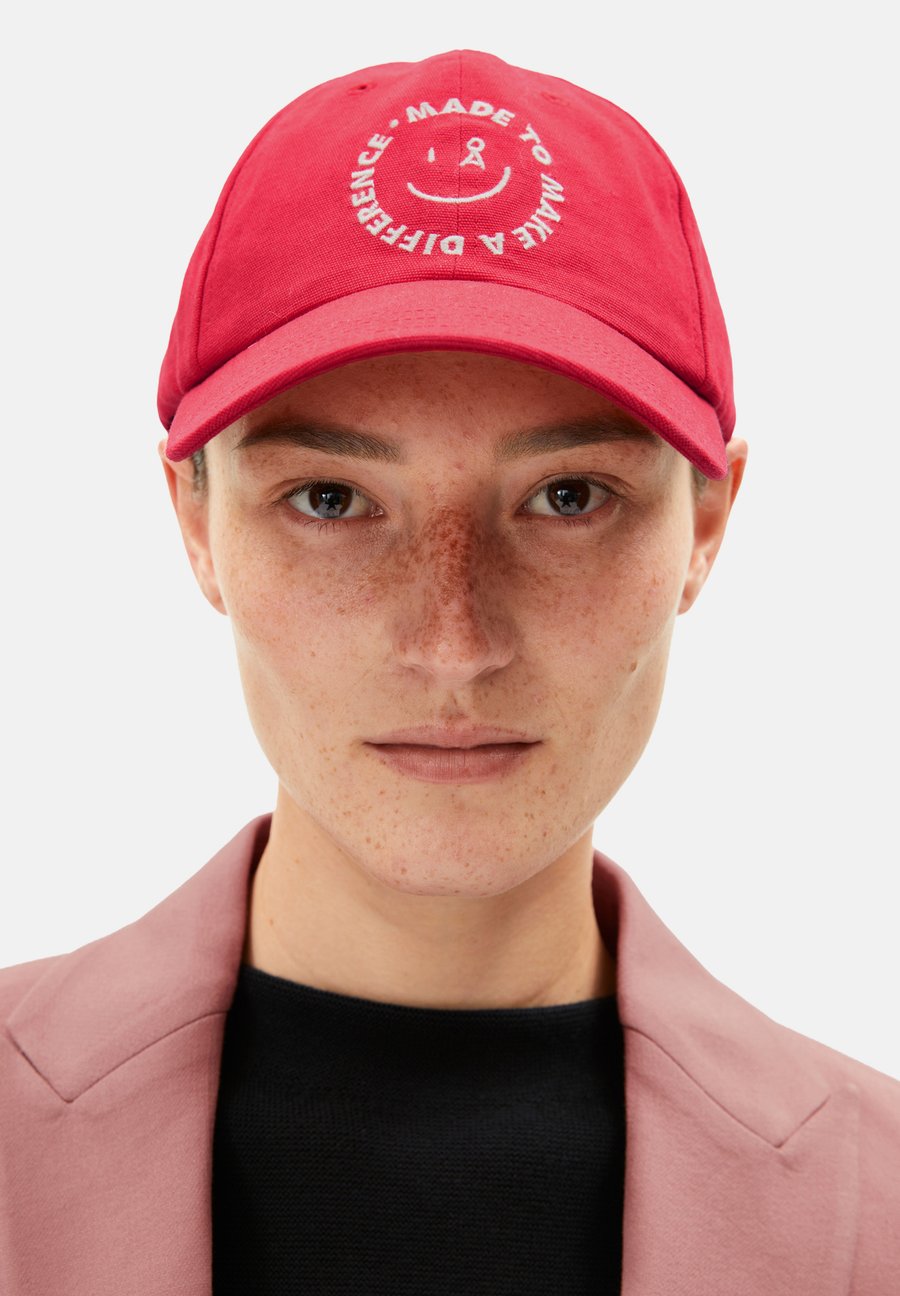 Бейсболка ARMEDANGELS YENAAS SMILEY , Scarlet Red/Red
Бейсболка ARMEDANGELS YENAAS SMILEY , Scarlet Red/Red