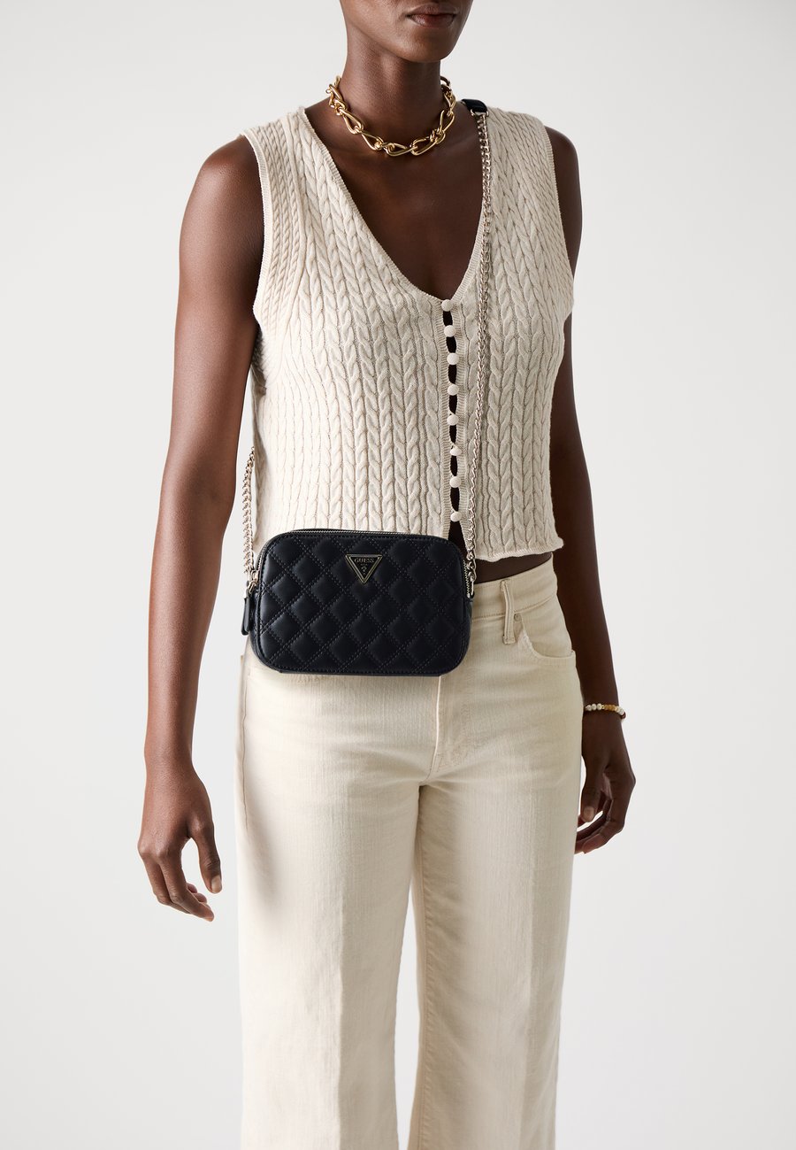 Сумка кросс-боди Guess GIULLY CAMERA BAG, Black
Сумка кросс-боди Guess GIULLY CAMERA BAG, Black