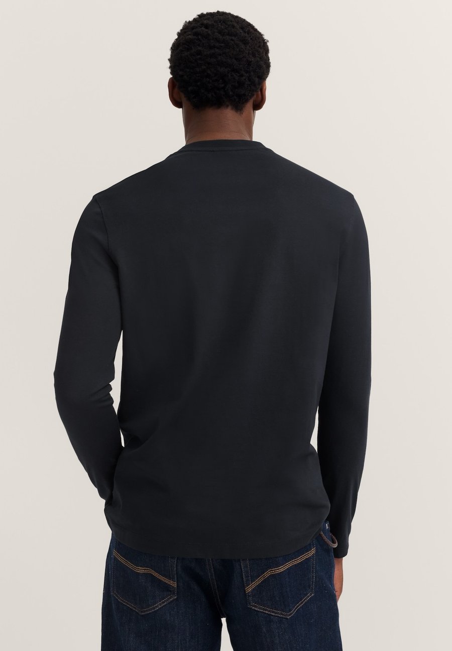 Топ bugatti LANGARM IM MODERN FIT, Marine/Dark Blue
Топ bugatti LANGARM IM MODERN FIT, Marine/Dark Blue