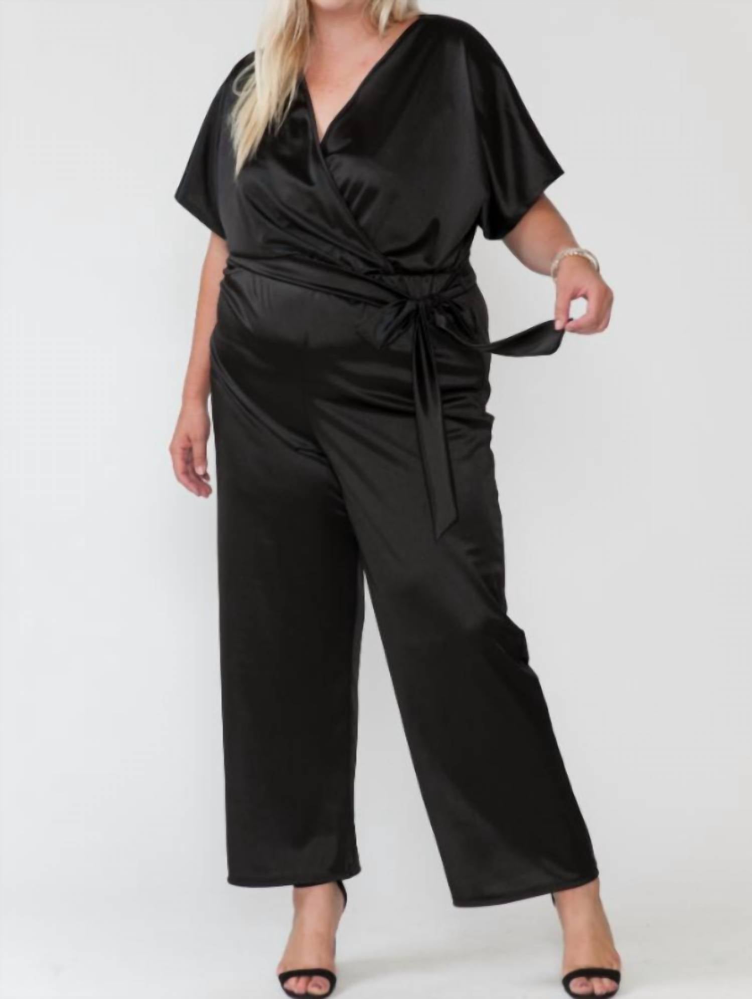 Комбинезон большого размера с V-образным вырезом и широкой посадкой черного цвета STORYTELLER
Комбинезон большого размера с V-образным вырезом и широкой посадкой черного цвета STORYTELLER