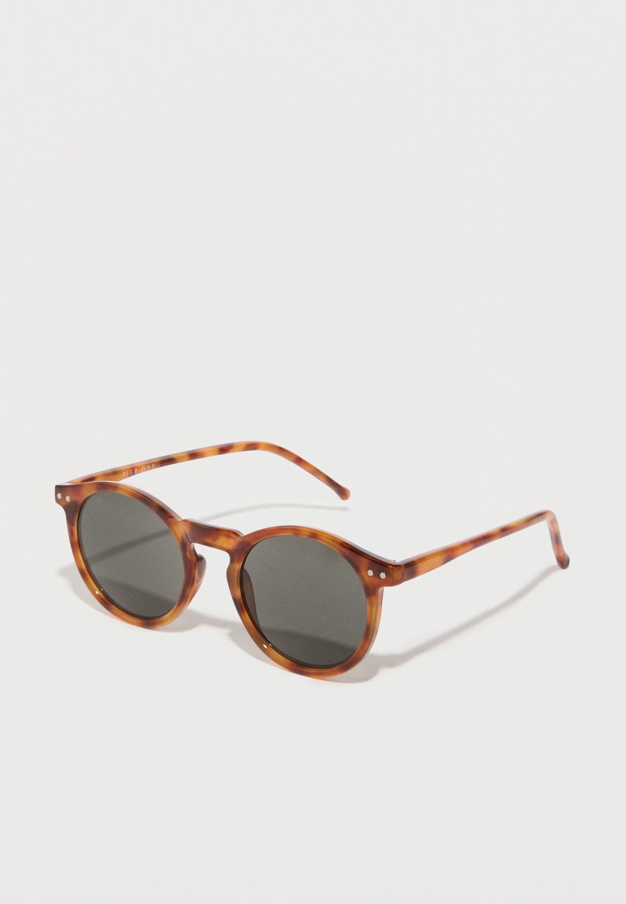 Солнцезащитные очки Pier One UNISEX, Mottled Brown
Солнцезащитные очки Pier One UNISEX, Mottled Brown