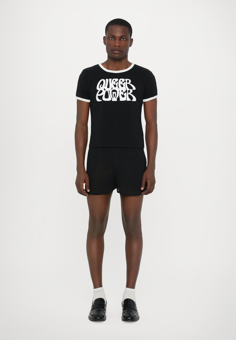 Футболка Ludovic de Saint Sernin QUEER POWER UNISEX, Black, Черный, Футболка Ludovic de Saint Sernin QUEER POWER UNISEX, Black
Футболка Ludovic de Saint Sernin QUEER POWER UNISEX, Black, Черный, Футболка Ludovic de Saint Sernin QUEER POWER UNISEX, Black