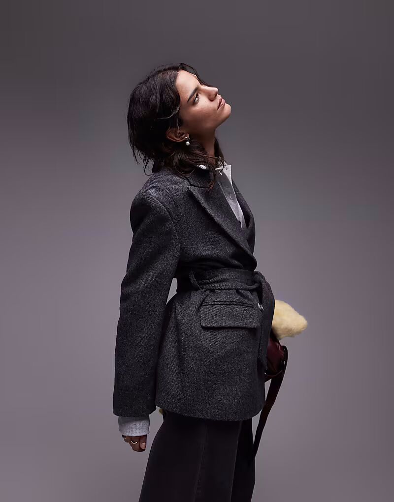 Двубортный твиловый пиджак с поясом Topshop угольного цвета
Двубортный твиловый пиджак с поясом Topshop угольного цвета