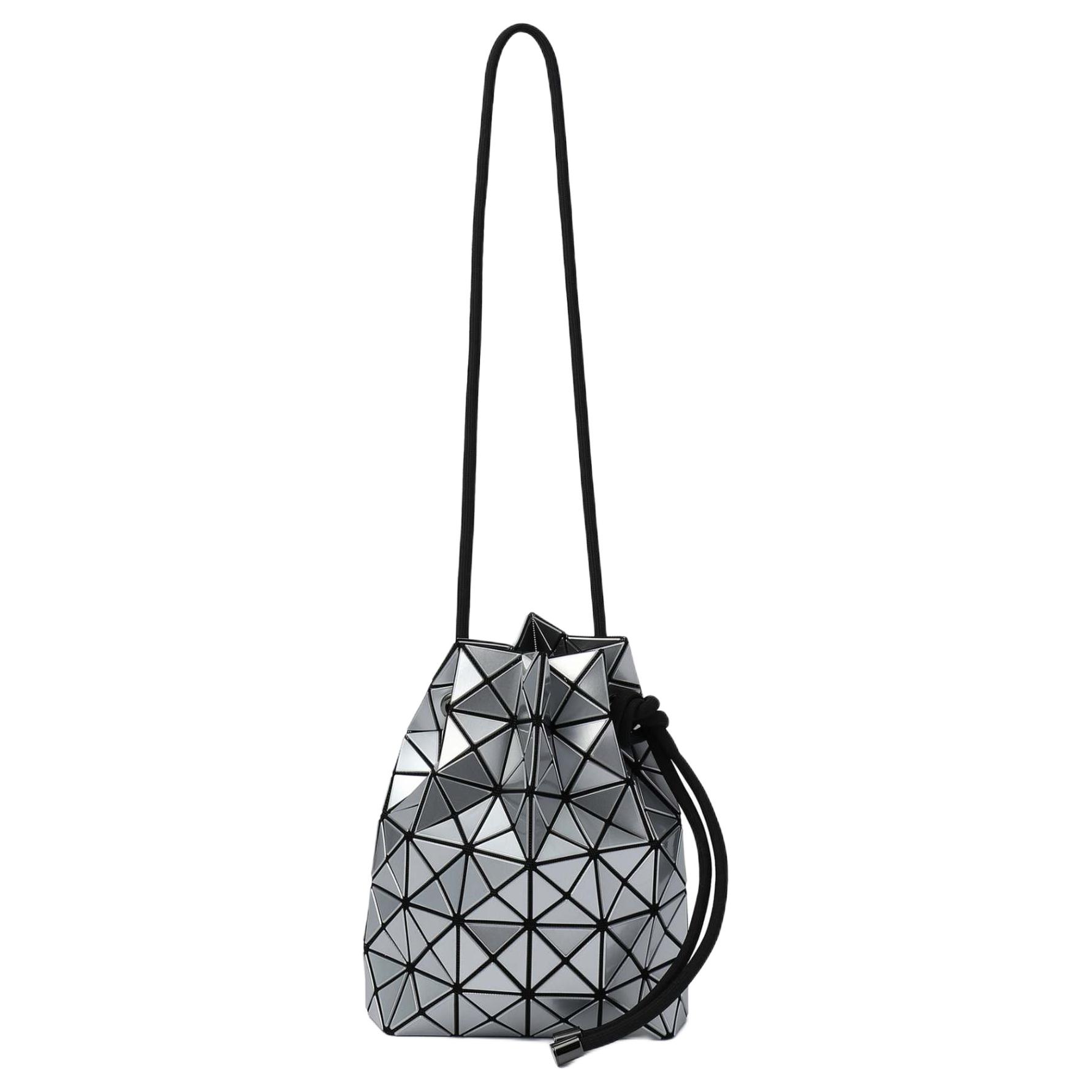 Сумка-ведро Prism PVC через плечо, на одно плечо, женская серебристая ISSEY MIYAKE
Сумка-ведро Prism PVC через плечо, на одно плечо, женская серебристая ISSEY MIYAKE