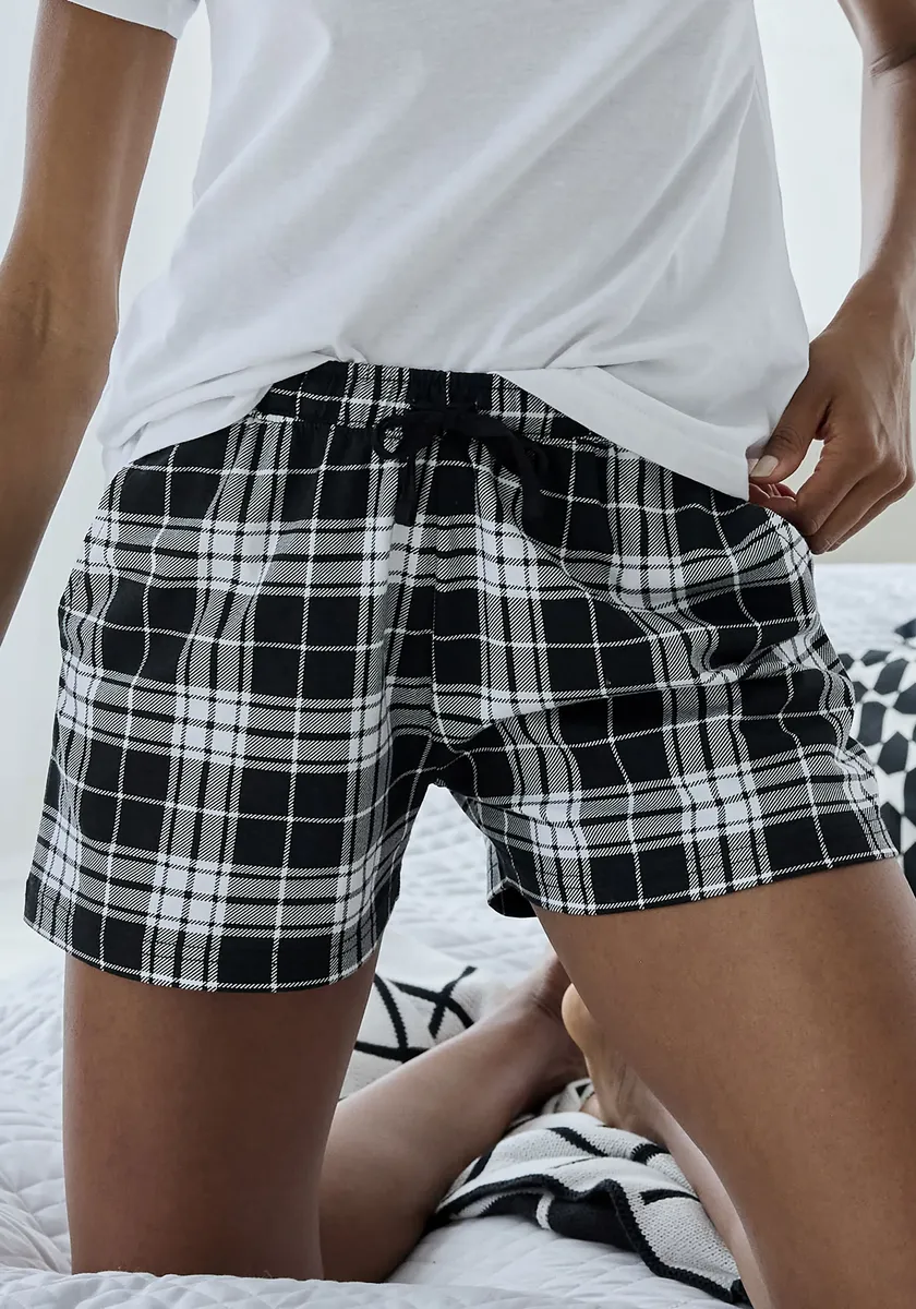 Пижамные шорты Vivance Dreams с черно-белым принтом, черно-белый
Пижамные шорты Vivance Dreams с черно-белым принтом, черно-белый