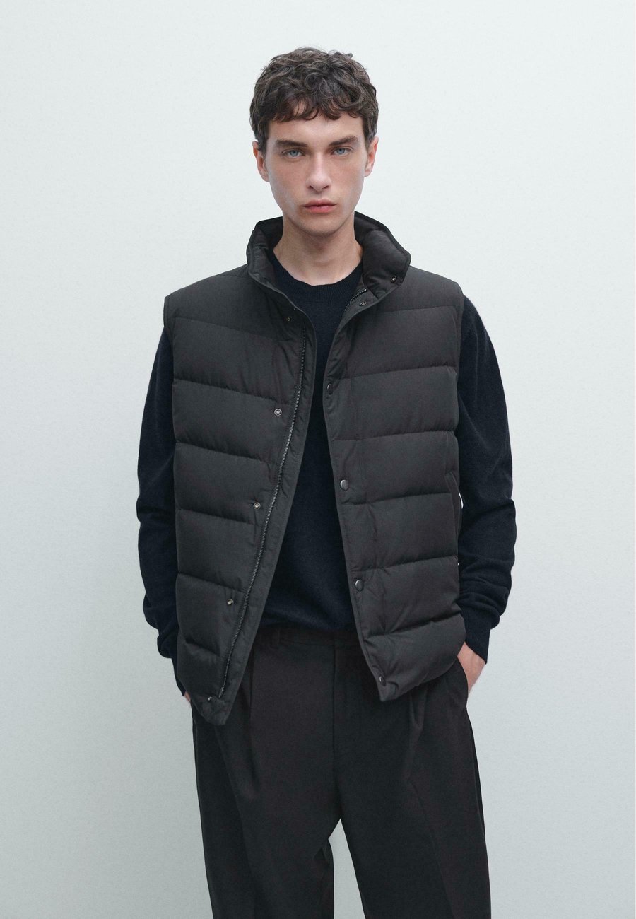 Куртка Massimo Dutti WATER-REPELLENT PUFFER, Black
Куртка Massimo Dutti WATER-REPELLENT PUFFER, Black