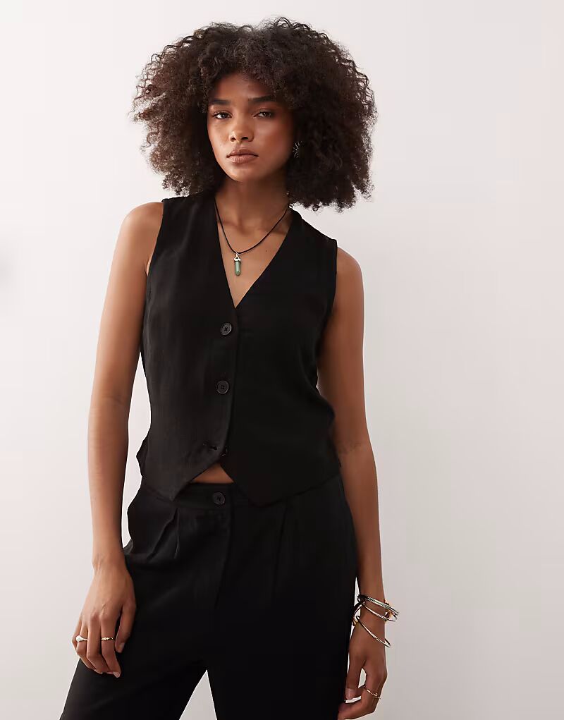 Жилет Reclaimed Vintage из льняной смеси черного цвета
Жилет Reclaimed Vintage из льняной смеси черного цвета