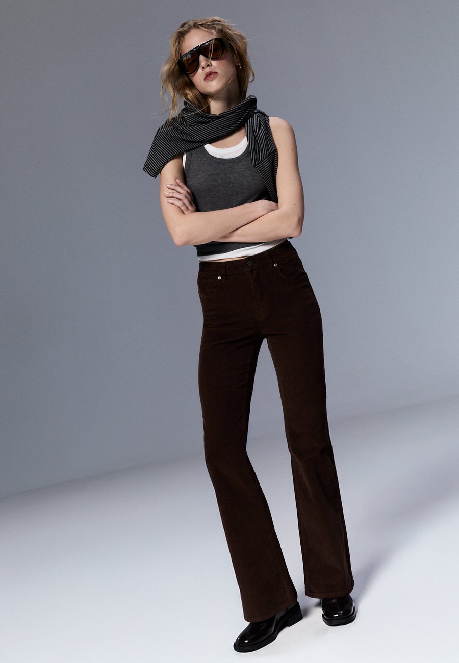 Брюки Stradivarius Trousers, Dark Brown
Брюки Stradivarius Trousers, Dark Brown