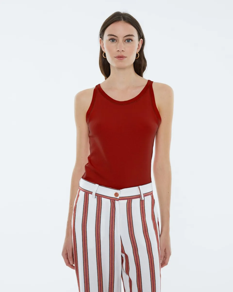 Базовая женская футболка в рубчик с круглым вырезом и без рукавов Andam, красный
Базовая женская футболка в рубчик с круглым вырезом и без рукавов Andam, красный