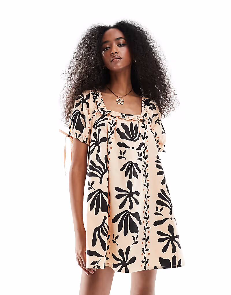 Платье-рубашка мини Wednesday's Girl с ярким принтом песочного цвета
Платье-рубашка мини Wednesday's Girl с ярким принтом песочного цвета