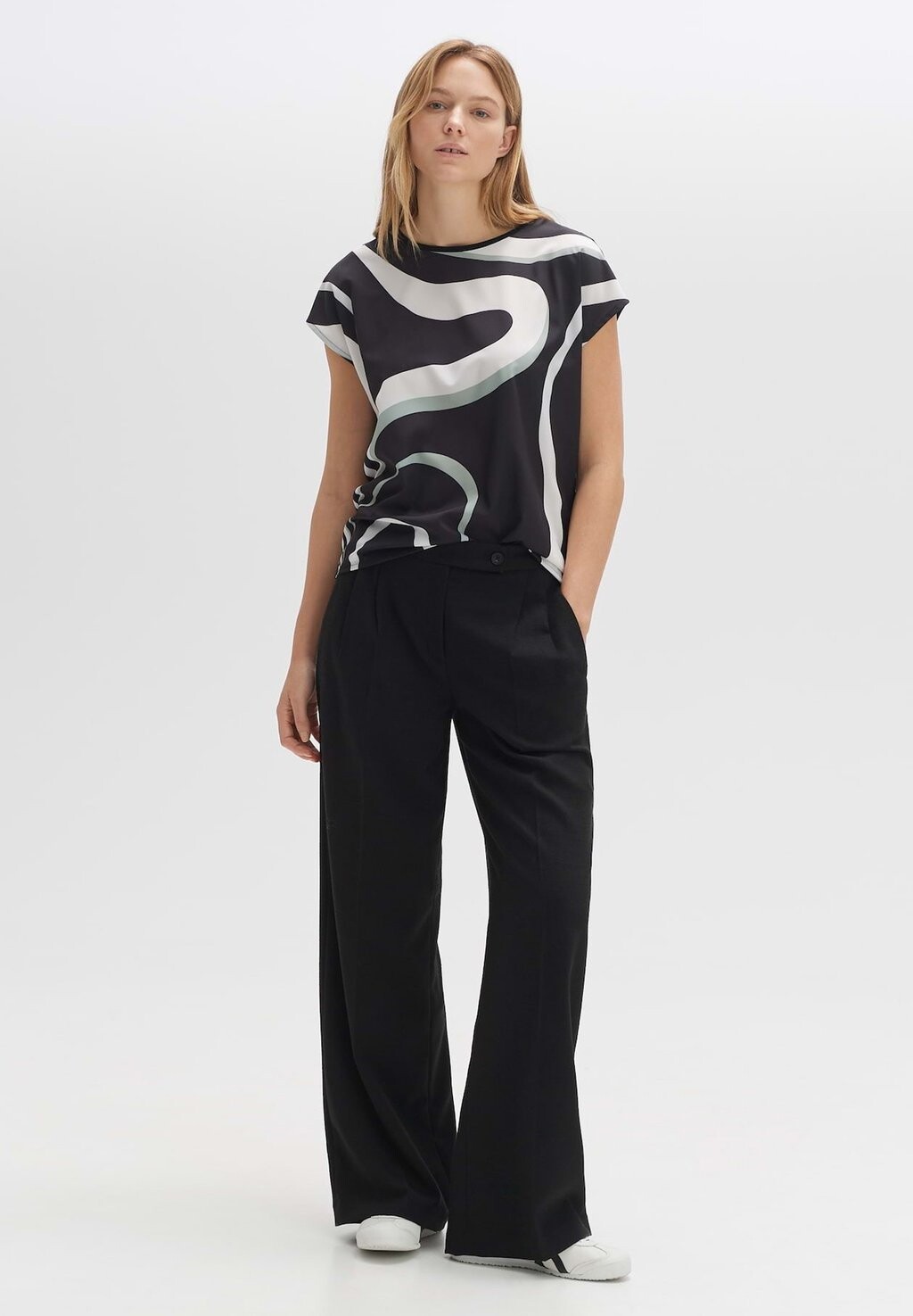 Футболка с принтом SIBERTI Opus, черный
Футболка с принтом SIBERTI Opus, черный