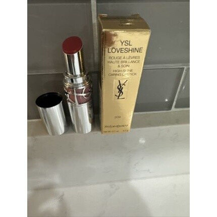 Губная помада Yves Saint Laurent
Губная помада Yves Saint Laurent