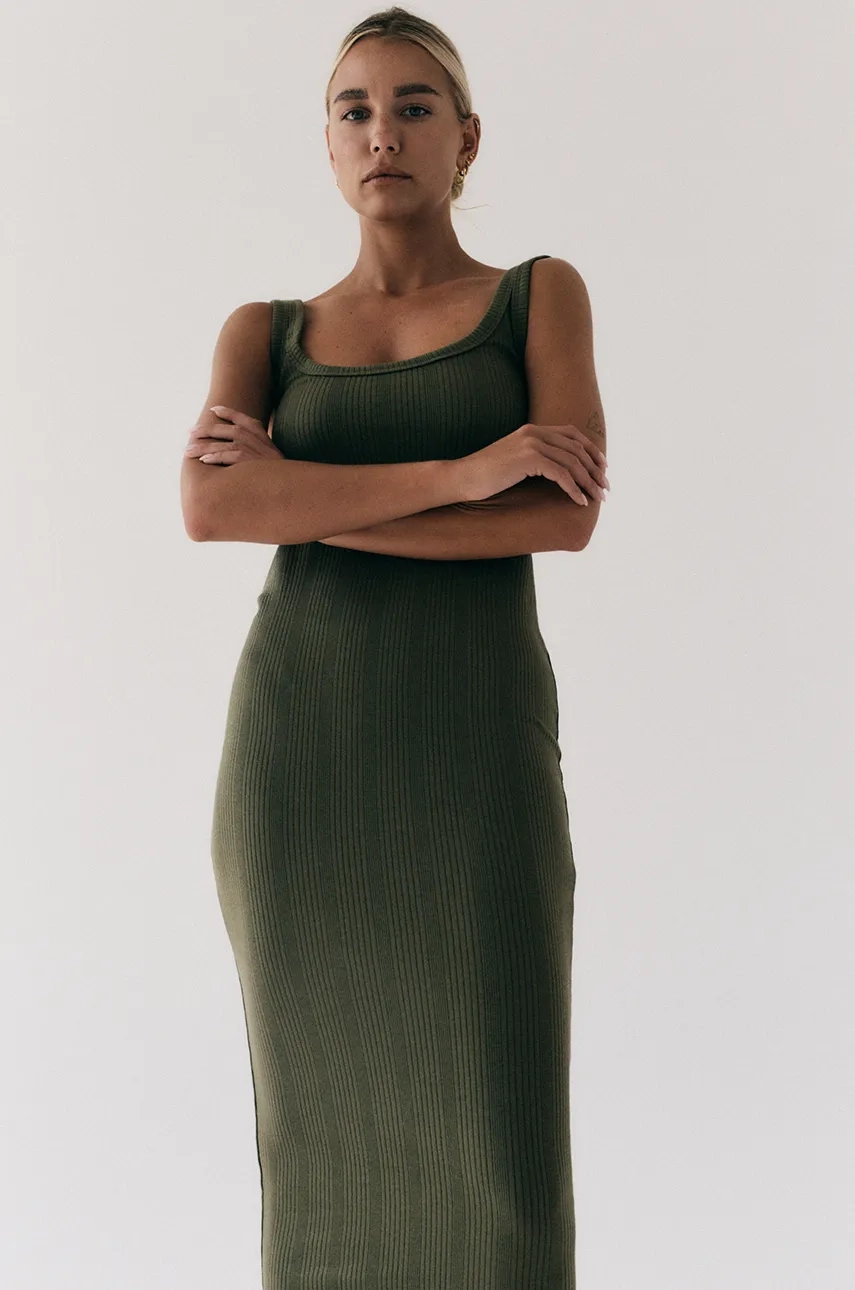 МУУВ. платье sukienka długa FENDU Muuv., зеленый
МУУВ. платье sukienka długa FENDU Muuv., зеленый