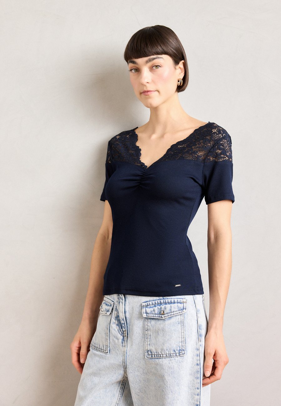 Футболка Morgan DELINE, Marine/Dark Blue
Футболка Morgan DELINE, Marine/Dark Blue