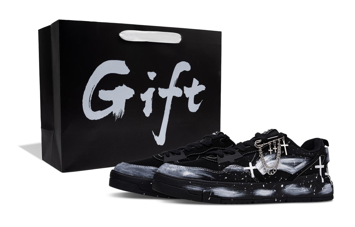 LINING ЛиНинг Юань Чу противоскользящие, легкие и дышащие низкие скейтерские кроссовки мужские черно-белые - подарочная упаковка, цвет GIFT Box
LINING ЛиНинг Юань Чу противоскользящие, легкие и дышащие низкие скейтерские кроссовки мужские черно-белые - подарочная упаковка, цвет GIFT Box