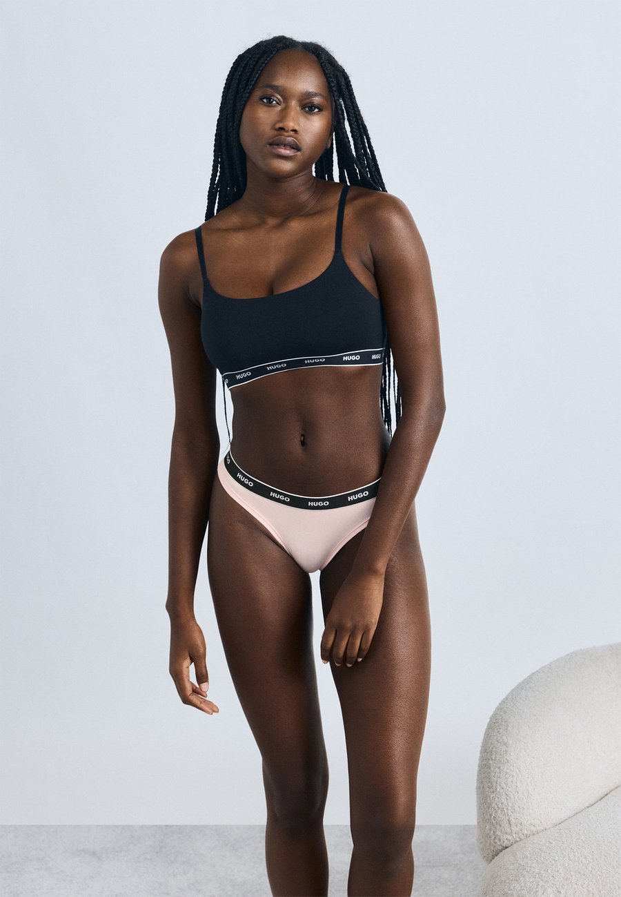 Трусы HUGO TRIPLET THONG STRIPE 3 PACK, Multi-Coloured
Трусы HUGO TRIPLET THONG STRIPE 3 PACK, Multi-Coloured