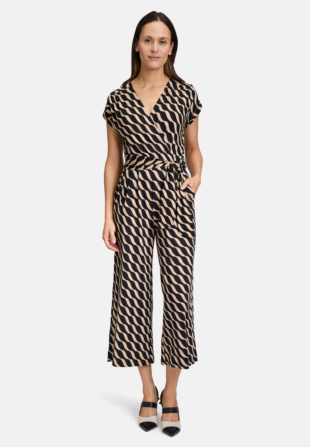 Комбинезон MIT EINGRIFFTASCHEN Betty Barclay, черный
Комбинезон MIT EINGRIFFTASCHEN Betty Barclay, черный