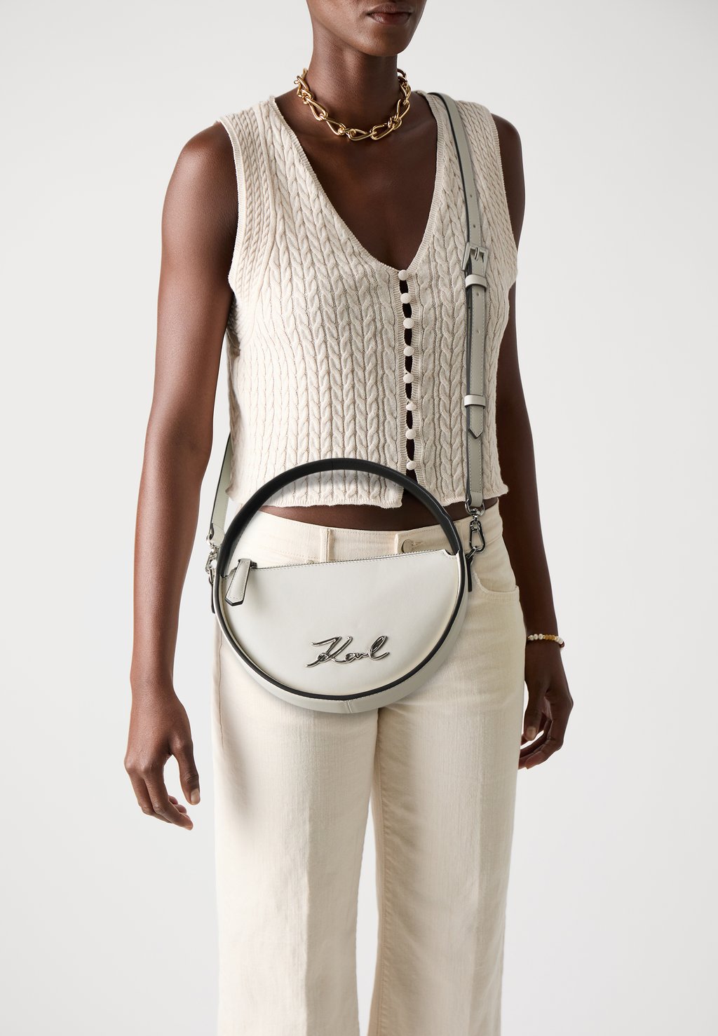 Сумка SIGNATURE ROUND BAG KARL LAGERFELD, кремовый
Сумка SIGNATURE ROUND BAG KARL LAGERFELD, кремовый