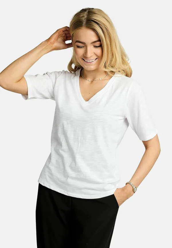 Футболка ulla с v-образным вырезом, базовая модель. Liberté Essentiel, White, Белый, Футболка ulla с v-образным вырезом, базовая модель. Liberté Essentiel, White
Футболка ulla с v-образным вырезом, базовая модель. Liberté Essentiel, White, Белый, Футболка ulla с v-образным вырезом, базовая модель. Liberté Essentiel, White