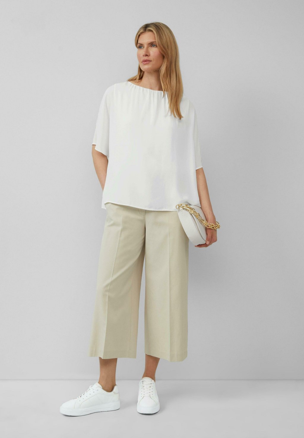 Базовая футболка LOOSE FIT MIT FUTTER s.Oliver BLACK LABEL, кремовый 
Базовая футболка LOOSE FIT MIT FUTTER s.Oliver BLACK LABEL, кремовый