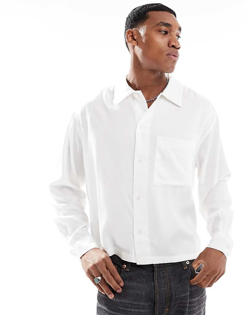 ASOS DESIGN – белая вискозная рубашка свободного кроя с карманом
ASOS DESIGN – белая вискозная рубашка свободного кроя с карманом