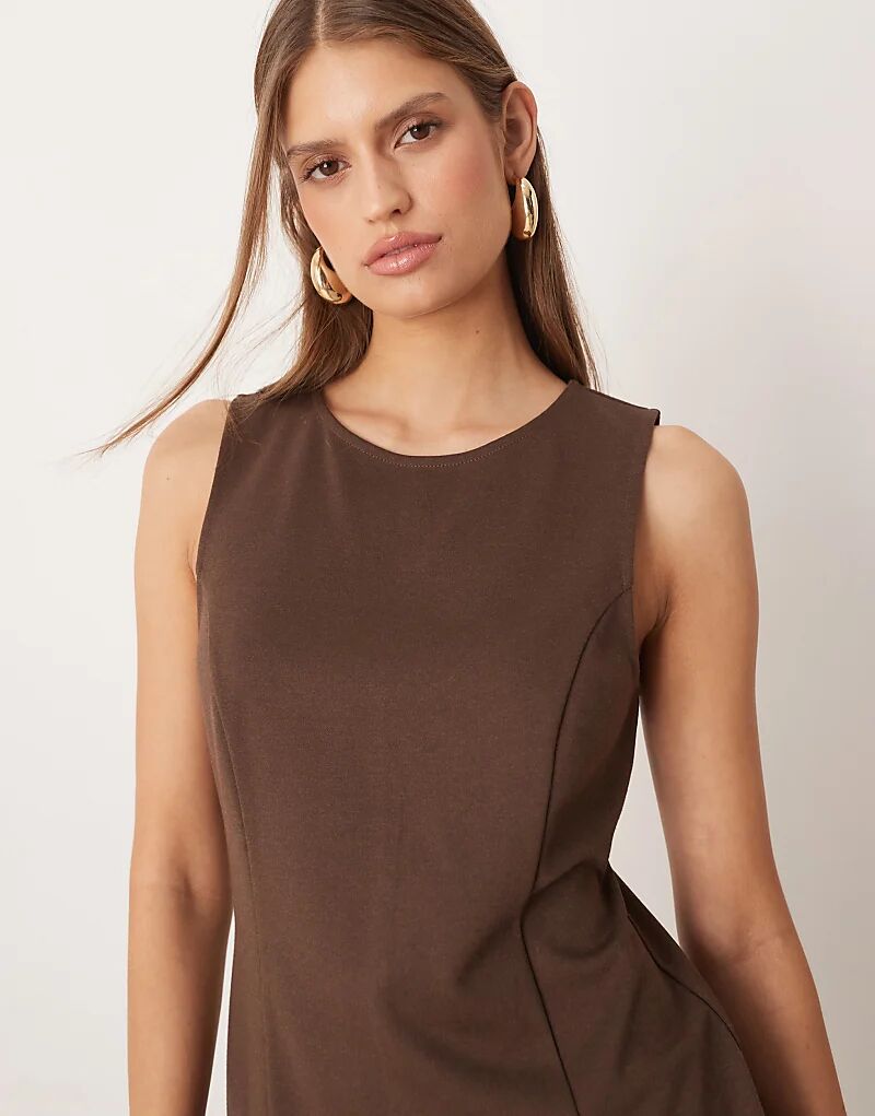 Строгий топ без рукавов Mango Misuri коричневого цвета
Строгий топ без рукавов Mango Misuri коричневого цвета