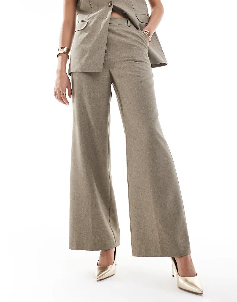 Широкие брюки от Miss Selfridge цвета хаки
Широкие брюки от Miss Selfridge цвета хаки