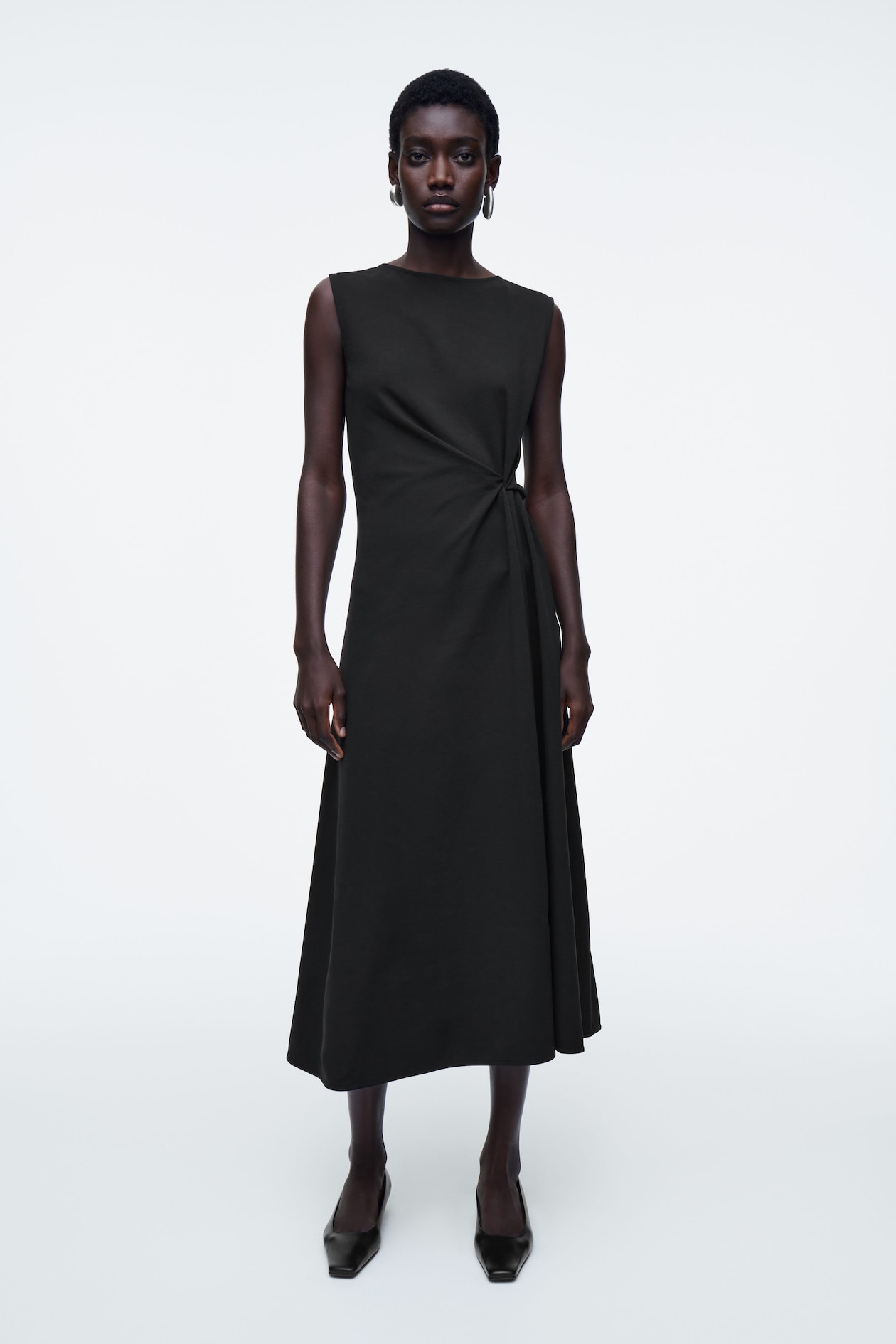 Платье миди с декоративной рябью COS, черный
Платье миди с декоративной рябью COS, черный