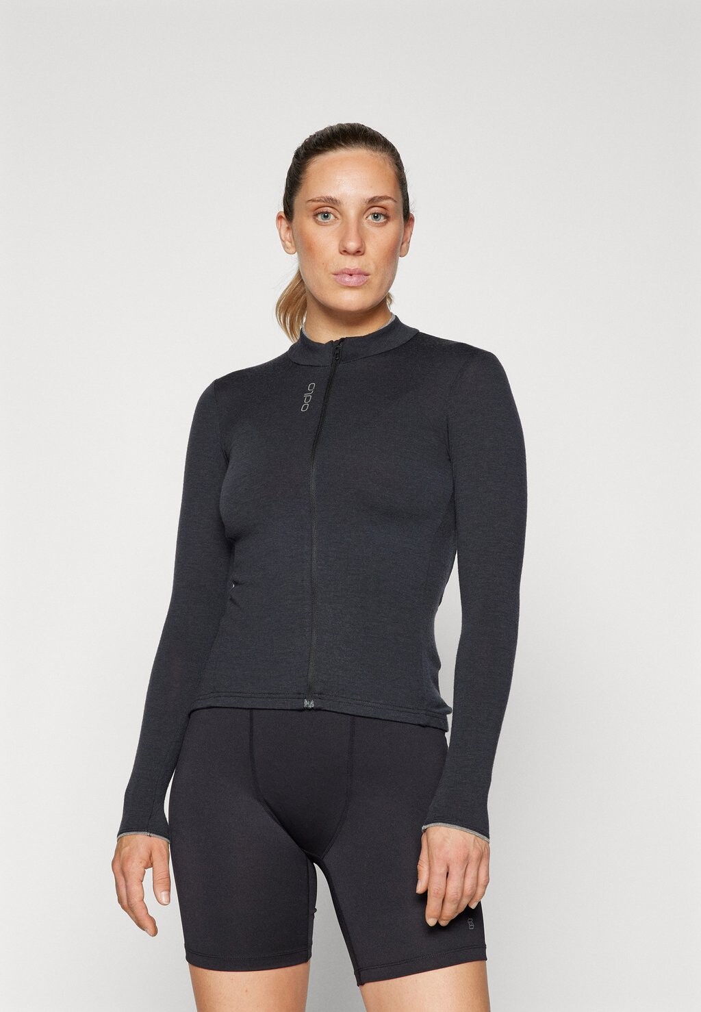 Велосипедный трикотаж T SHIRT COLLAR FULL ZIP ODLO, черный
Велосипедный трикотаж T SHIRT COLLAR FULL ZIP ODLO, черный