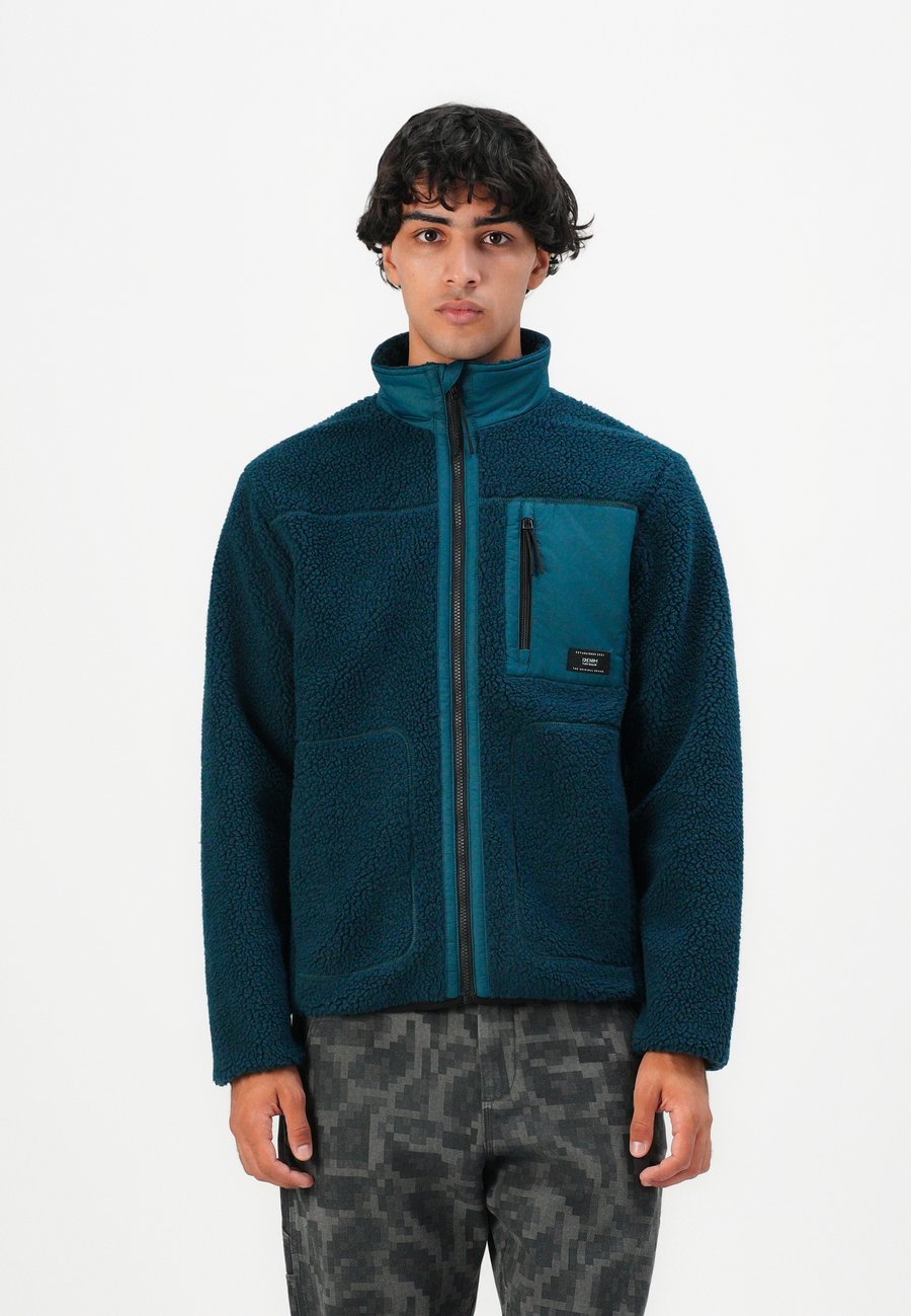 Флисовая куртка TOM TAILOR DENIM TEXTURE MIX TEDDY JACKET, Deep Pond Green/Teal
Флисовая куртка TOM TAILOR DENIM TEXTURE MIX TEDDY JACKET, Deep Pond Green/Teal
