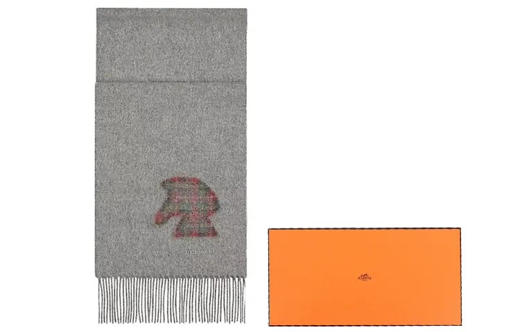 Шерстяной вязаный шарф мужской HERMES, в коробке
Шерстяной вязаный шарф мужской HERMES, в коробке