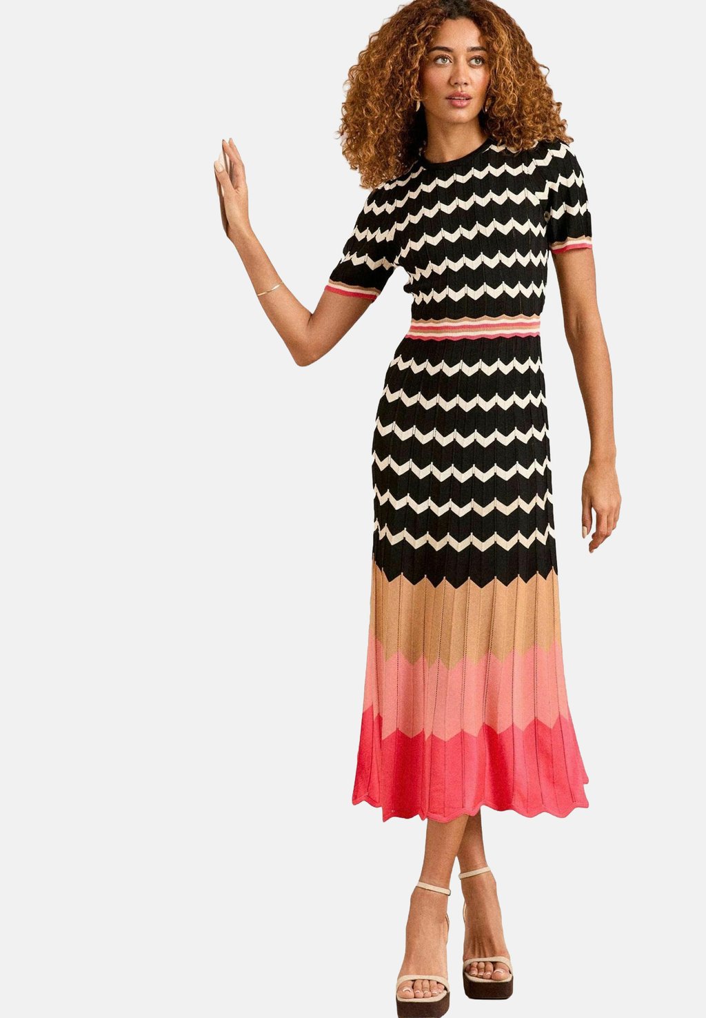 Платье-джемпер SHORT SLEEVE MIDI Love & Roses, черный
Платье-джемпер SHORT SLEEVE MIDI Love & Roses, черный