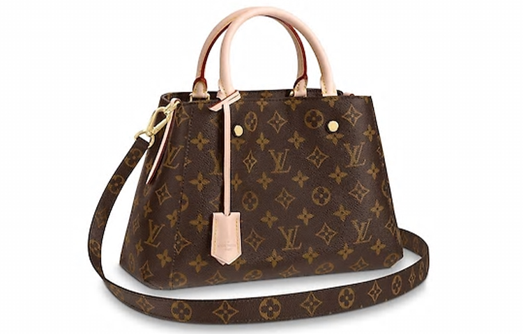 Сумка Montaigne Monogram BB с бордовой подкладкой LOUIS VUITTON, Box(Set+Box)
Сумка Montaigne Monogram BB с бордовой подкладкой LOUIS VUITTON, Box(Set+Box)