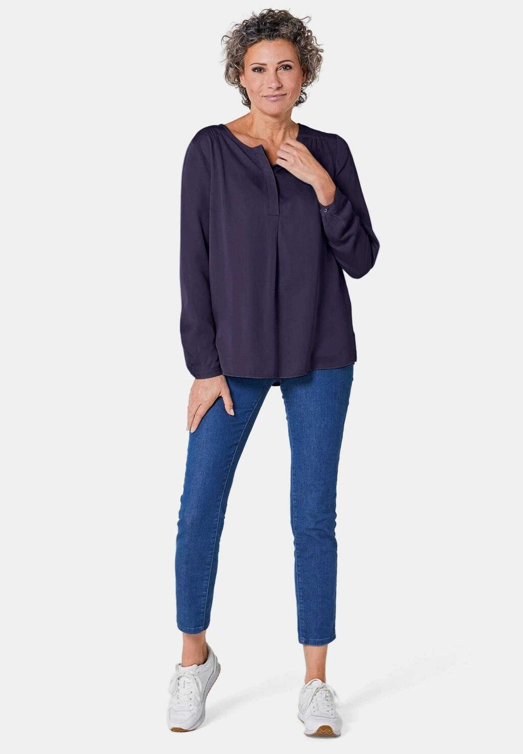 Блуза MIT MODISCHER KRAGENVERARBEITUNG GOLDNER, темно-синий
Блуза MIT MODISCHER KRAGENVERARBEITUNG GOLDNER, темно-синий