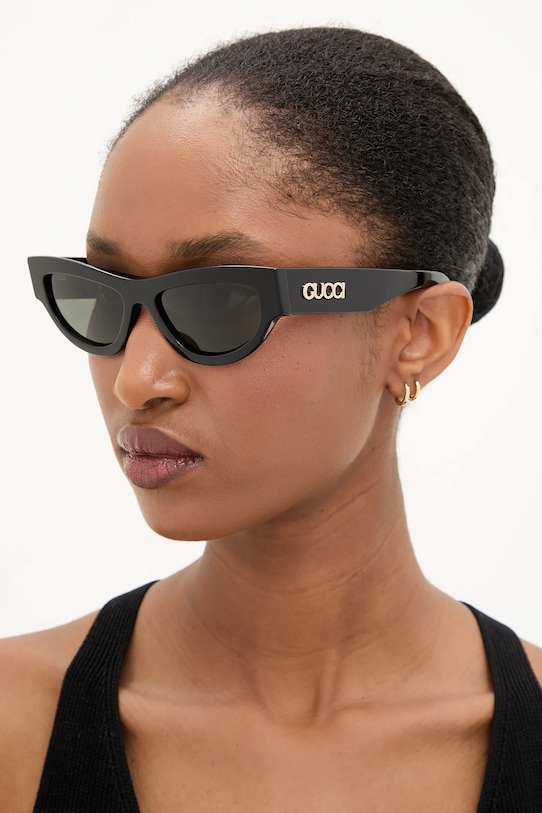 Солнцезащитные очки Gucci, черный
Солнцезащитные очки Gucci, черный