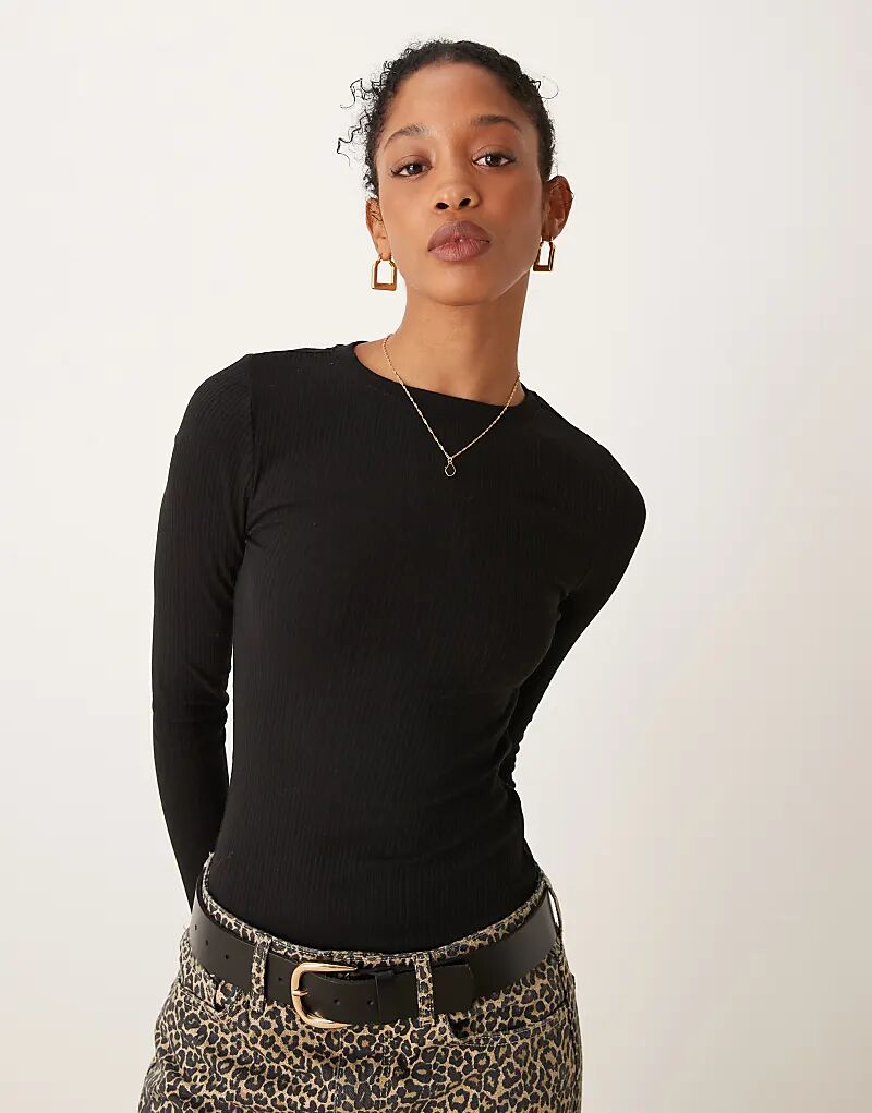 Боди с круглым вырезом и длинными рукавами черного цвета New Look
Боди с круглым вырезом и длинными рукавами черного цвета New Look