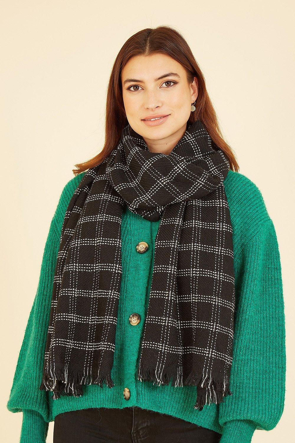 Черный шарф в клетку Yumi, черный
Черный шарф в клетку Yumi, черный