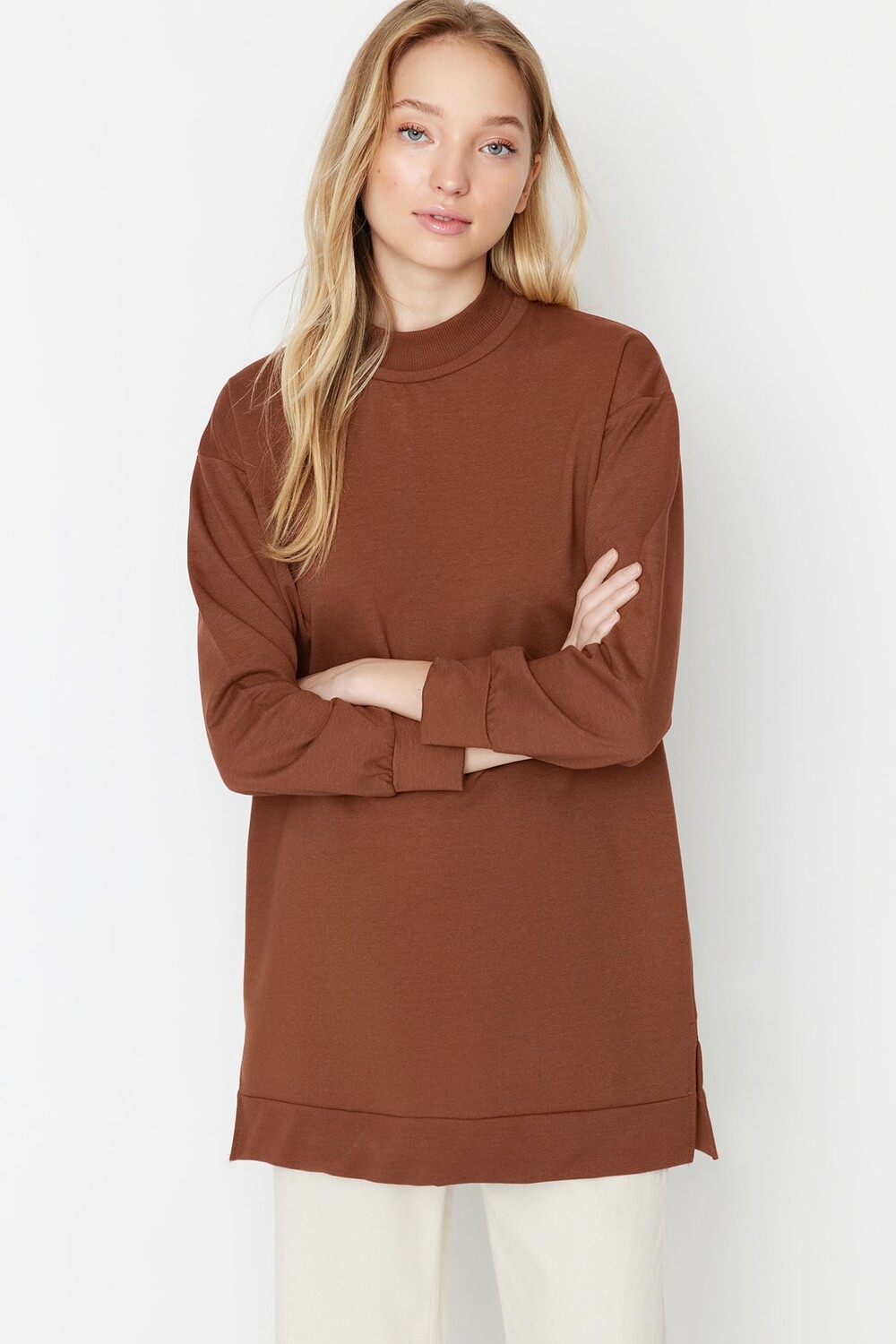 Коричневый базовый вязаный свитшот с воротником стойкой и разрезом Trendyol Modest
Коричневый базовый вязаный свитшот с воротником стойкой и разрезом Trendyol Modest