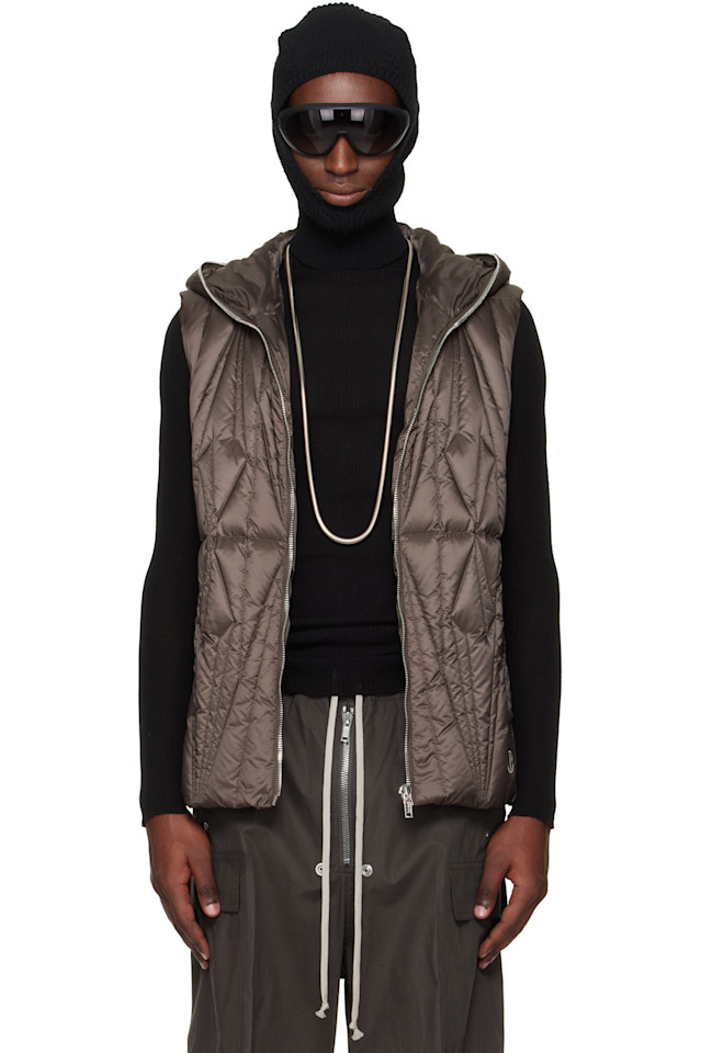 Rick Owens Жилет Moncler + Rick Owens серого цвета с геокамоном на молнии
Rick Owens Жилет Moncler + Rick Owens серого цвета с геокамоном на молнии