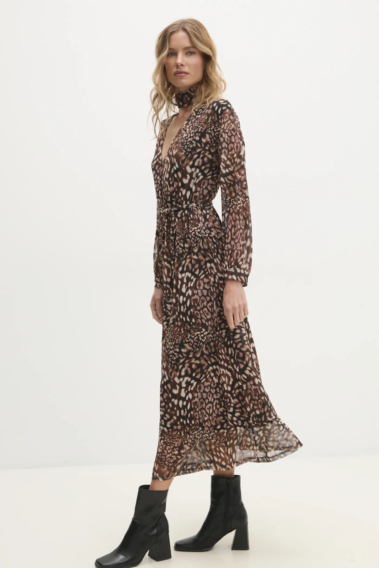 Платье Answear Lab, бежевый
Платье Answear Lab, бежевый