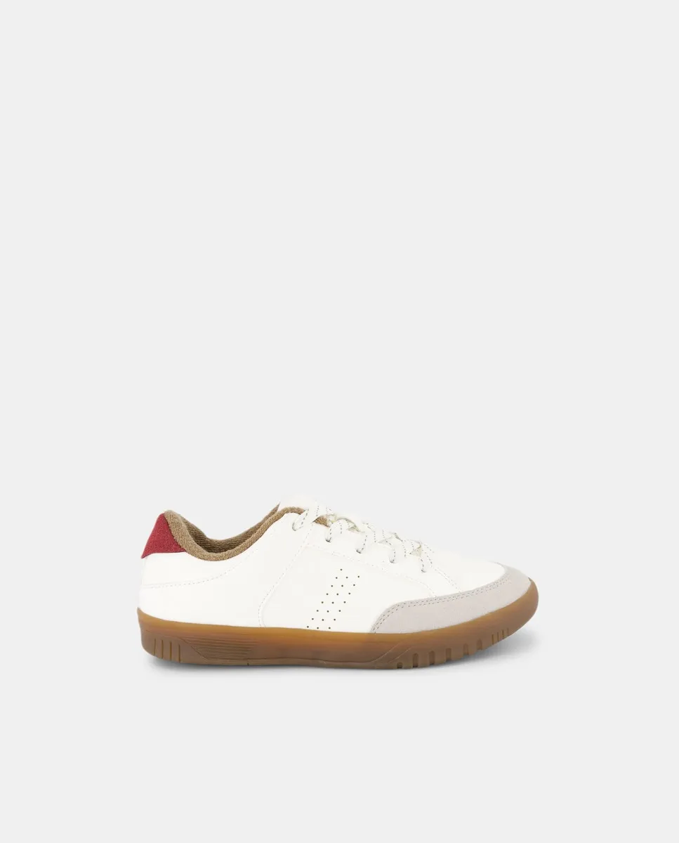 Кроссовки и шлем однотонного цвета для мальчика Kids El Corte Inglés
Кроссовки и шлем однотонного цвета для мальчика Kids El Corte Inglés