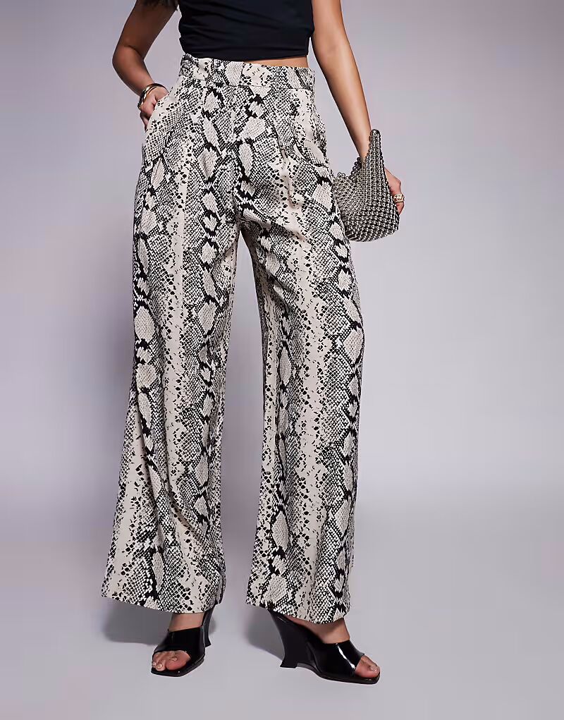 Брюки-клеш River Island со змеиным принтом кремового цвета
Брюки-клеш River Island со змеиным принтом кремового цвета