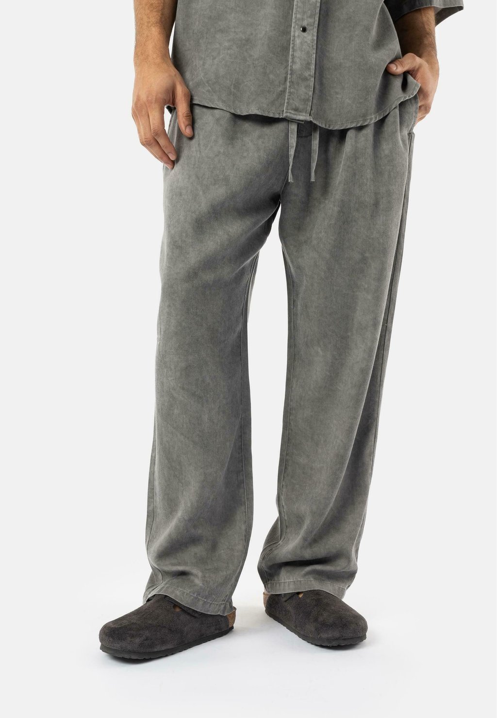 Брюки DAMIAN Elias Rumelis, черный
Брюки DAMIAN Elias Rumelis, черный