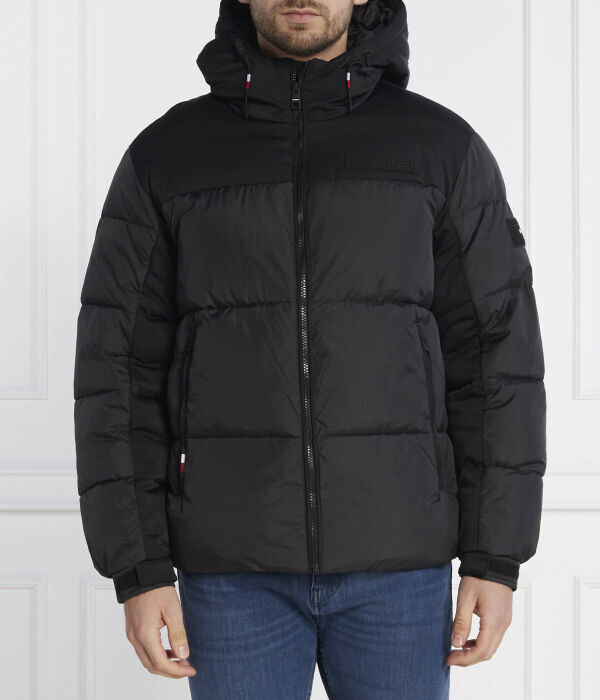 Куртка мужская Tommy Hilfiger с капюшоном, черный
Куртка мужская Tommy Hilfiger с капюшоном, черный