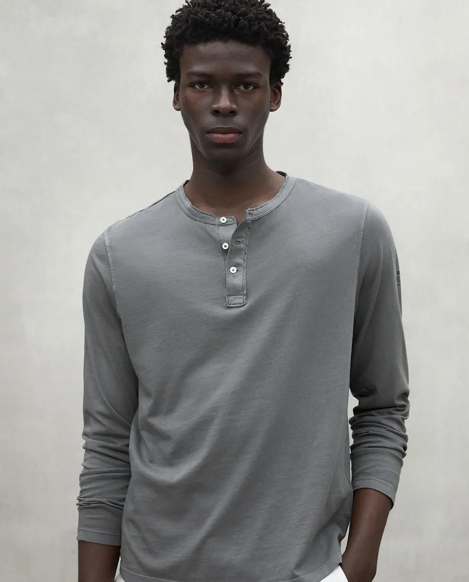 Мужская футболка с длинными рукавами и застежкой на пуговицы на шее Ecoalf, темно-серый
Мужская футболка с длинными рукавами и застежкой на пуговицы на шее Ecoalf, темно-серый