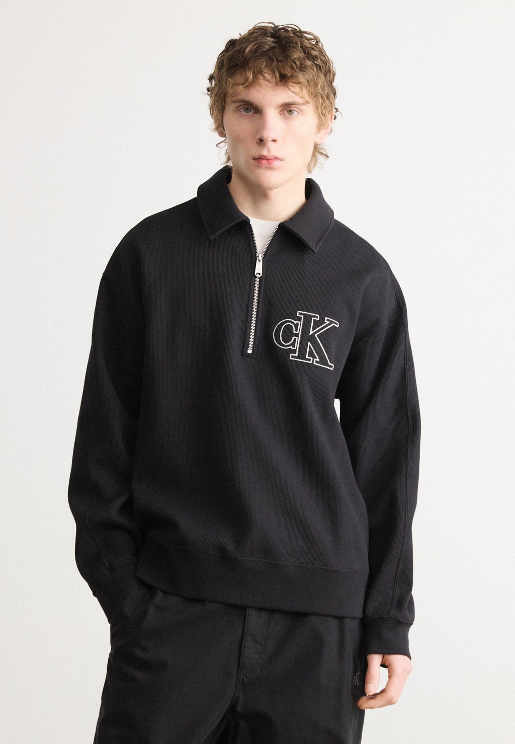 Свитер LOGO ZIP Calvin Klein Jeans, черный
Свитер LOGO ZIP Calvin Klein Jeans, черный