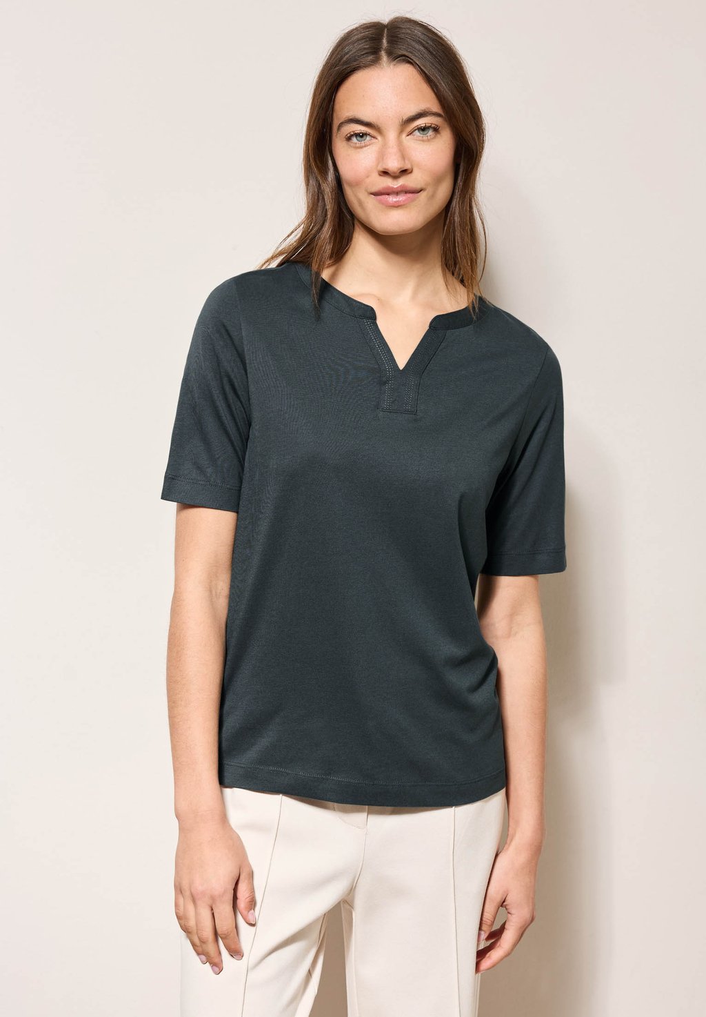 Базовая футболка IM LOOK Cecil, темно-зеленый
Базовая футболка IM LOOK Cecil, темно-зеленый